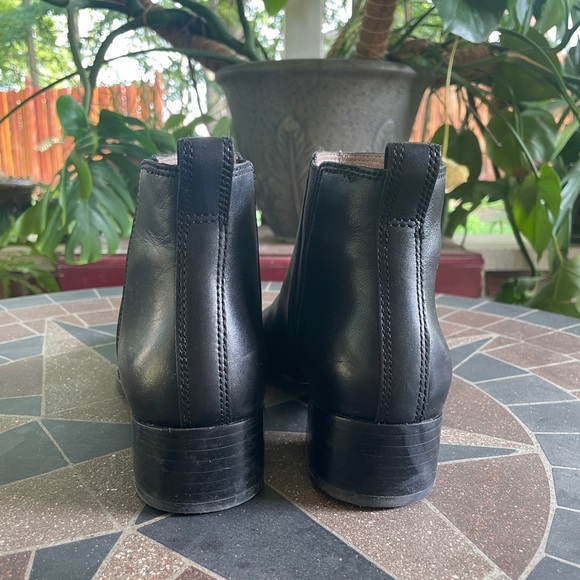 Madewell Ankle Chelsea Boots Size 7 in Black Leather - Picture 4 of 6
